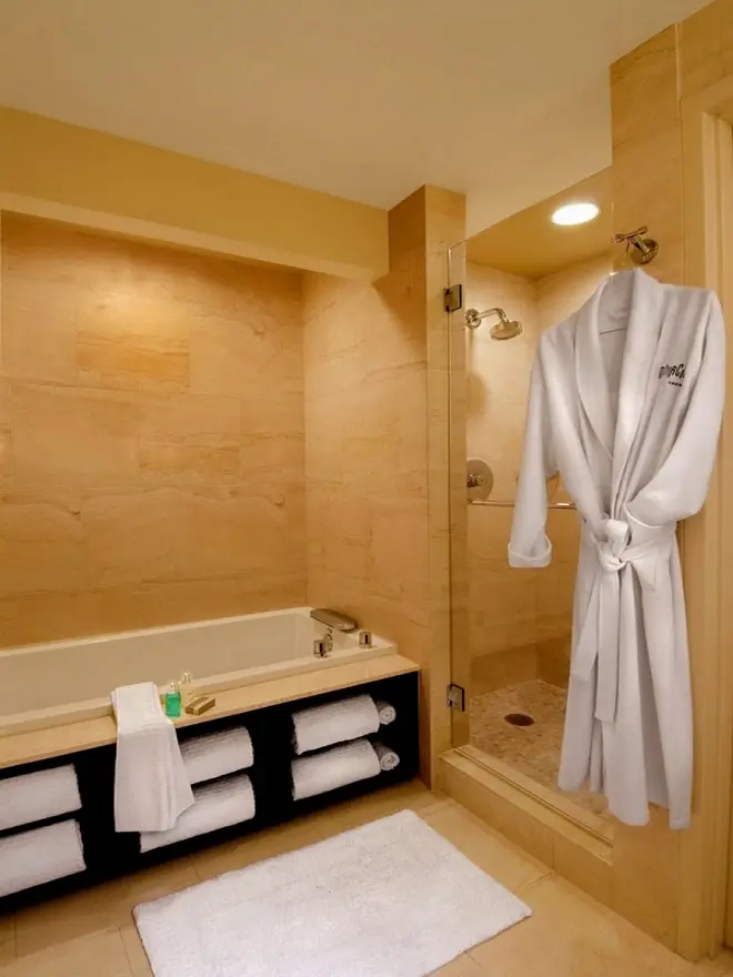 Tapis de bain professionnel épais et résistant pour salle de bain d'hôtel